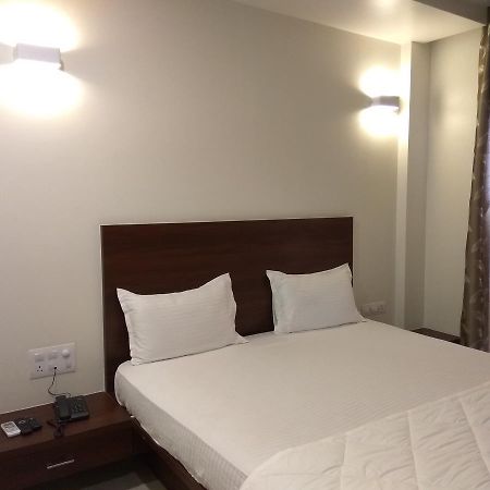 Manasi Inn Сатара Екстер'єр фото