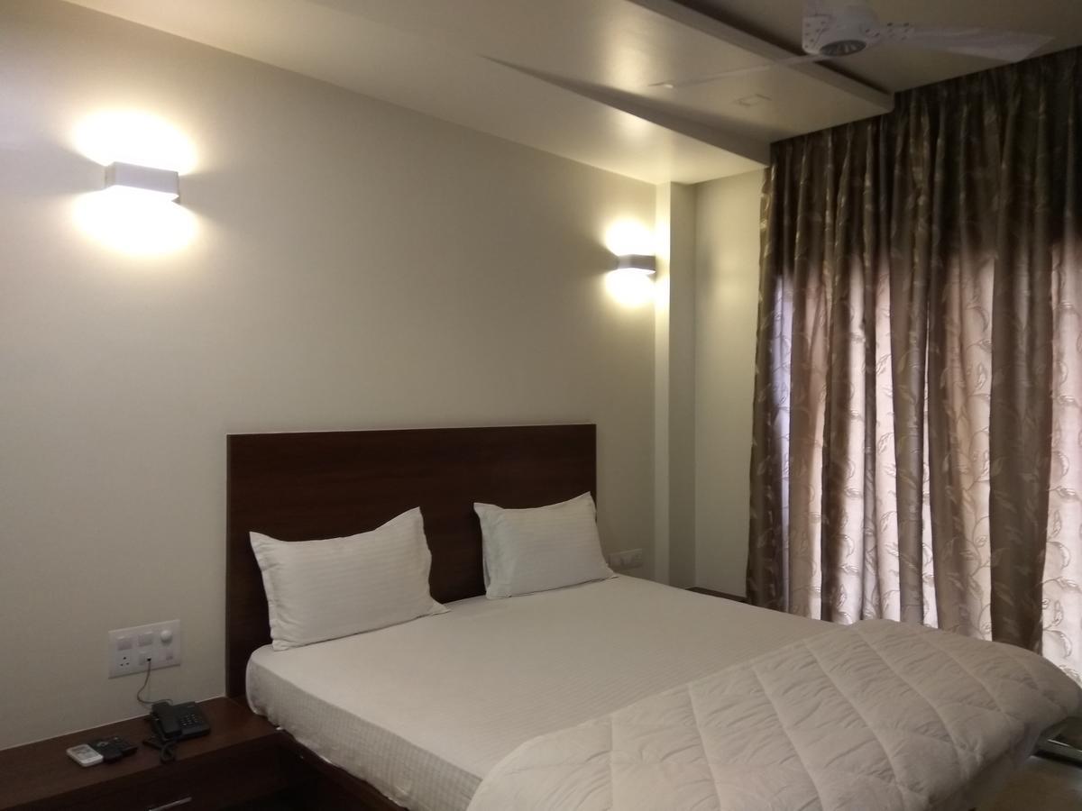 Manasi Inn Сатара Екстер'єр фото