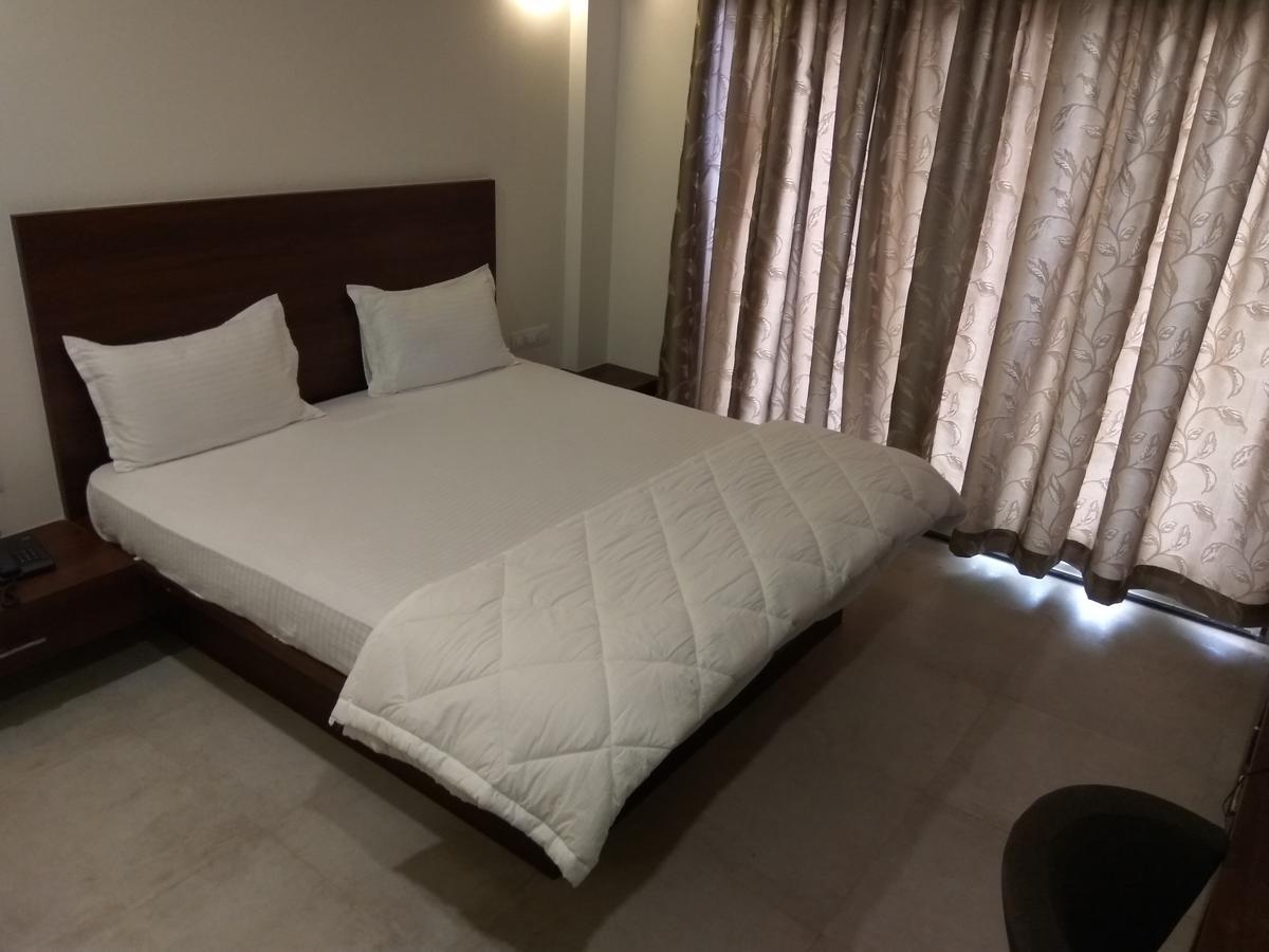Manasi Inn Сатара Екстер'єр фото