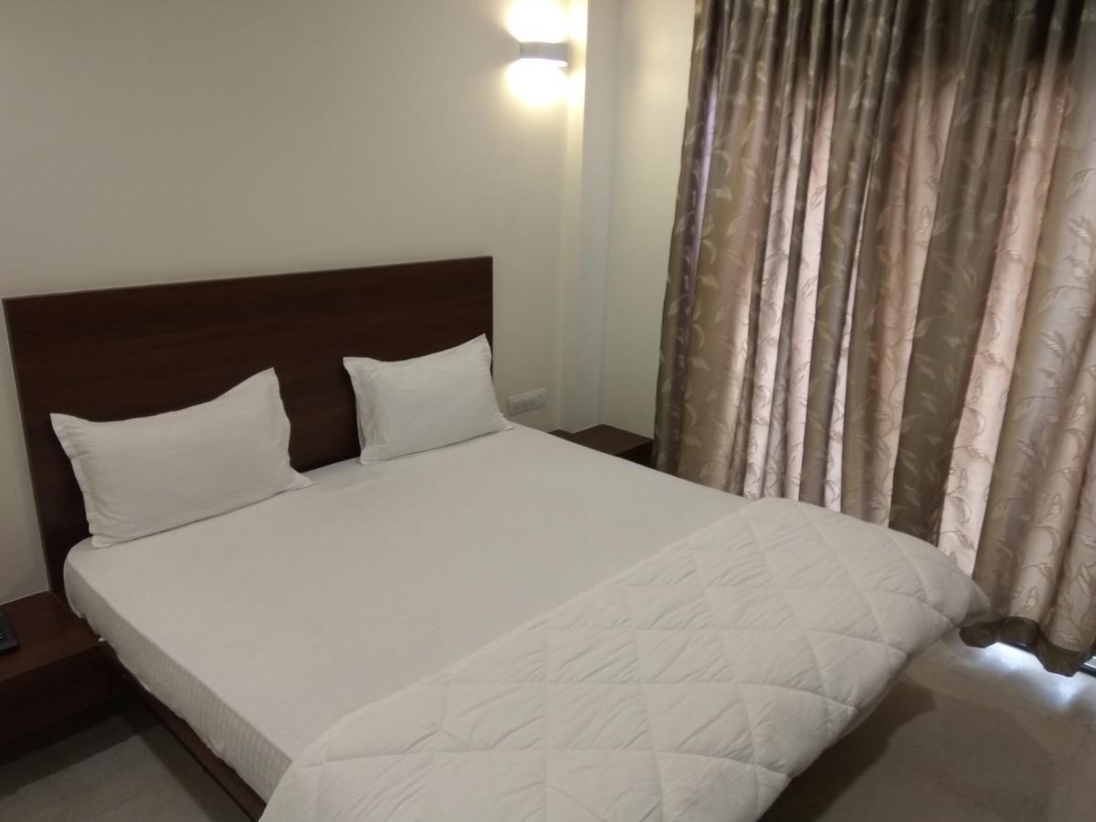 Manasi Inn Сатара Екстер'єр фото