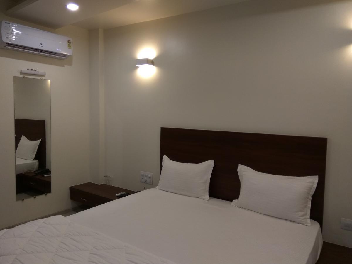 Manasi Inn Сатара Екстер'єр фото