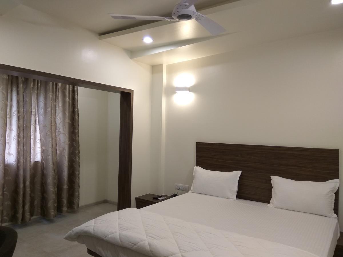 Manasi Inn Сатара Екстер'єр фото