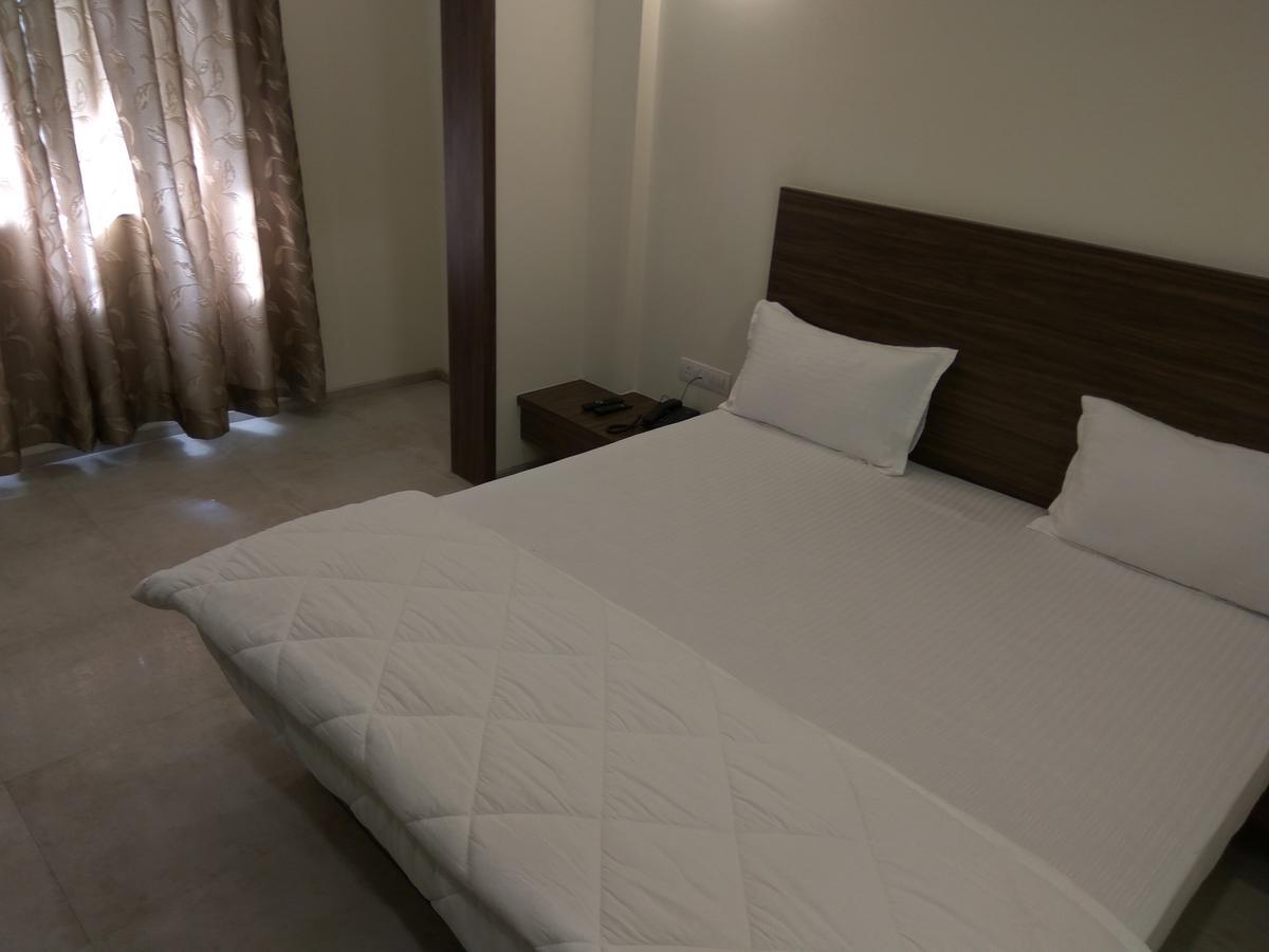 Manasi Inn Сатара Екстер'єр фото