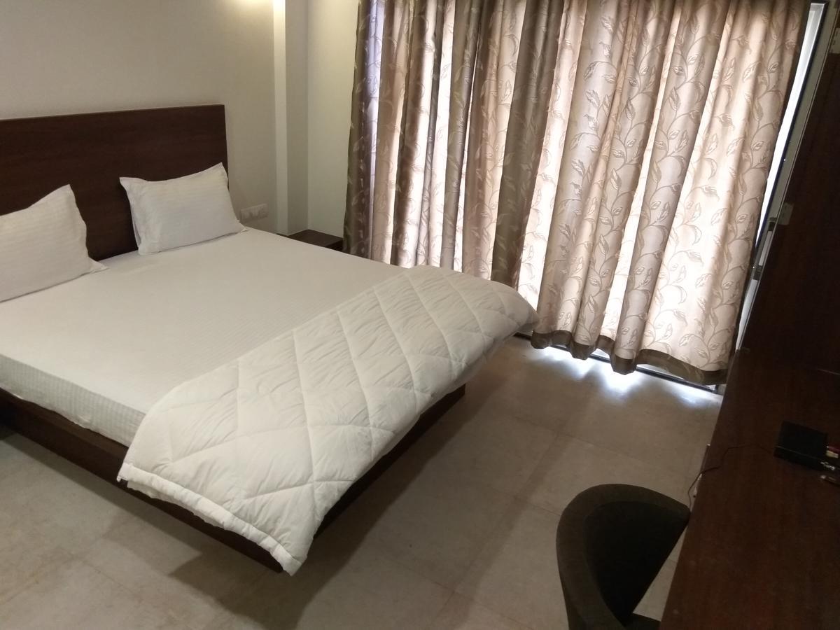 Manasi Inn Сатара Екстер'єр фото