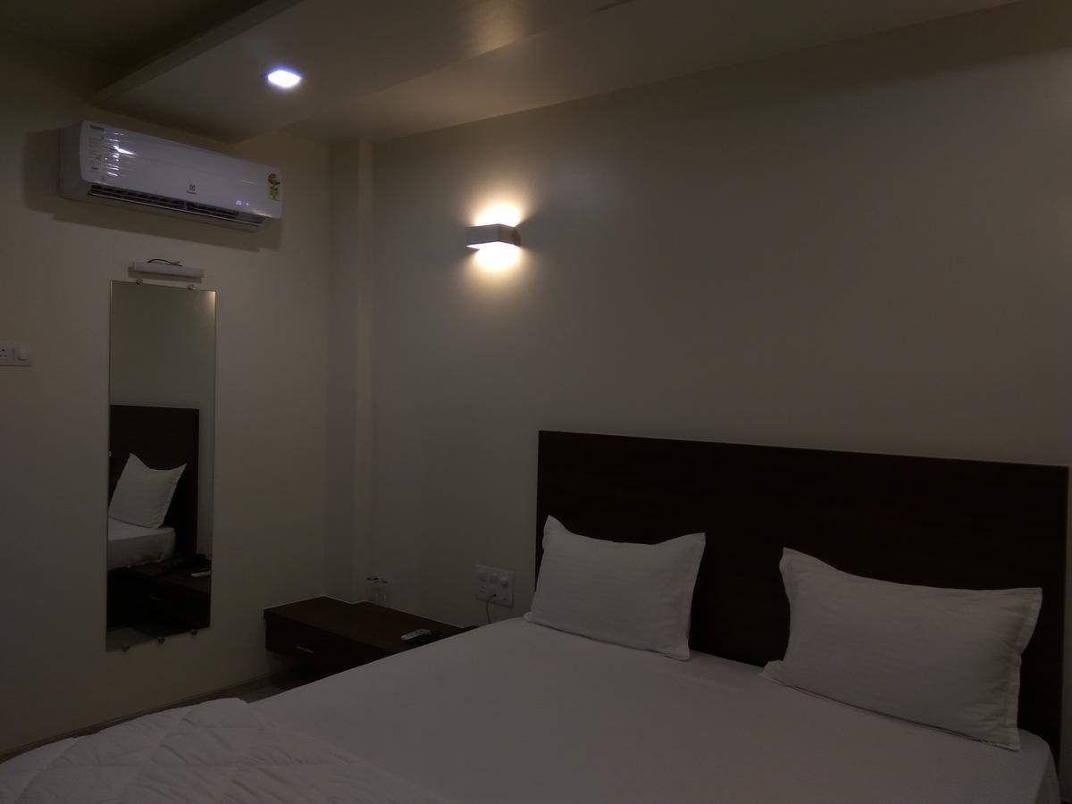 Manasi Inn Сатара Екстер'єр фото